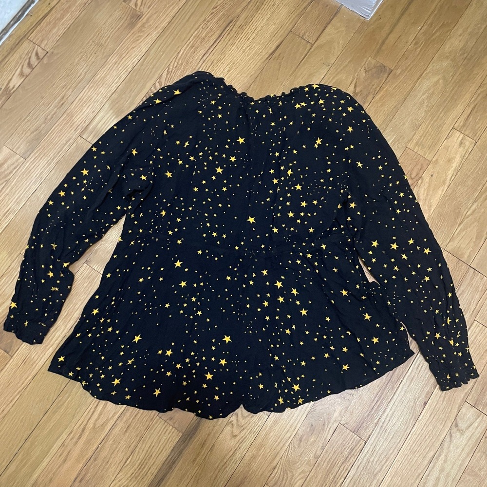 Torrid Black Yellow Star Print Celestial Babydoll Blouse V-Neck Ruffle Womens 1X - Picture 7 of 7